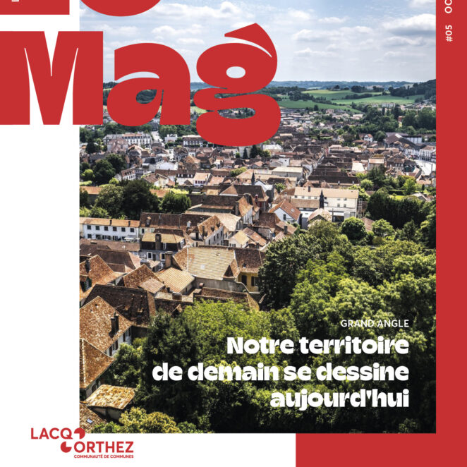 Page de garde du LO Mag d'octobre 2024 avec une vue du ciel d'une de nos communes entouré de végétaux.