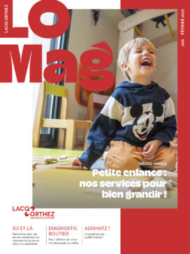 Page de garde du LO Mag de février 2025 avec un jeune enfant assis sur les genoux et qui rigole face caméra. - Agrandir l'image, fenêtre modale