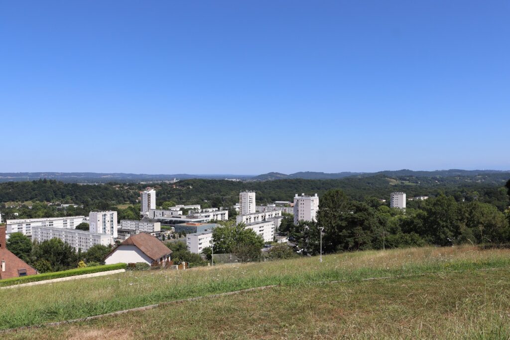 Point de vue culminant de Mourenx, le Belvédère vous offre un panorama exceptionnel sur la ville. - Agrandir l'image, fenêtre modale