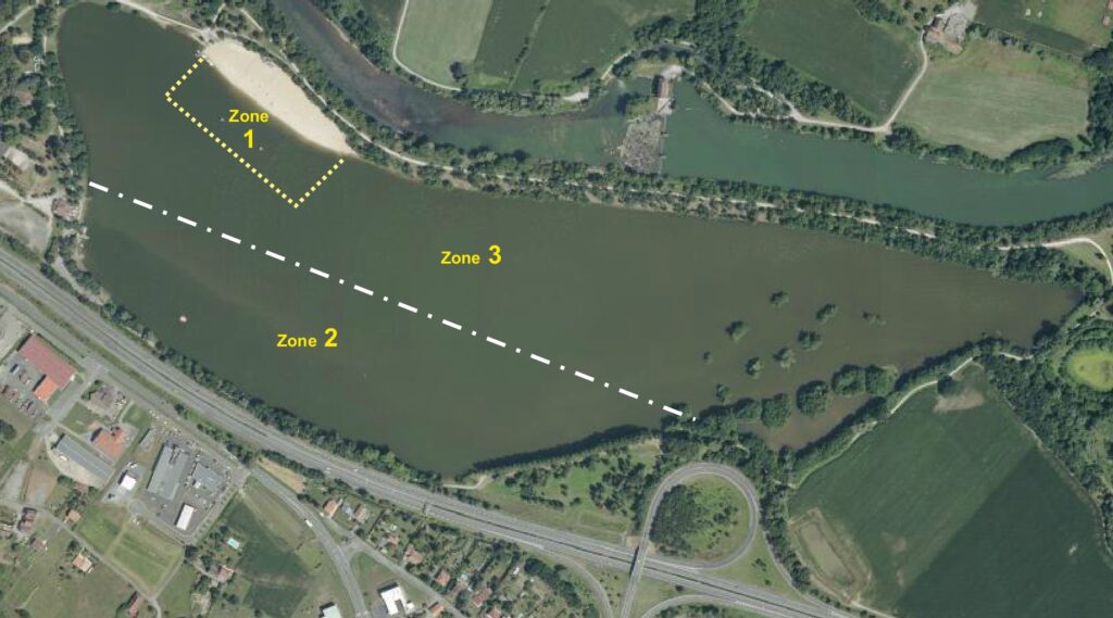 Plan montrant les séparations en trois zones du lac de Biron afin de permettre à tous de bénéficier d’une zone sécurisée pour faire les activités nautiques. - Agrandir l'image, fenêtre modale