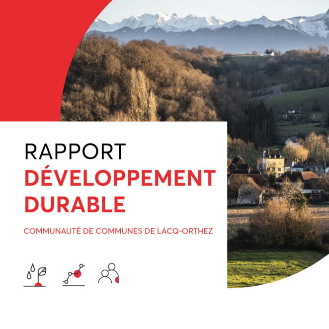 Page de garde du rapport développement durable 2023. Des pictogrammes symbolisant l'environnement l'économie et le social figurent sous le texte. En guise d'illustration, une photo du territoire avec en toile de fond les Pyrénées et au premier plan un paysage rural.